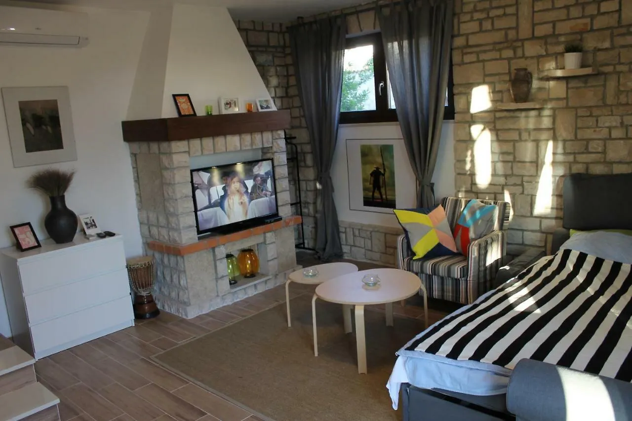 Apartments Dina Πούλα 0*,  Κροατία