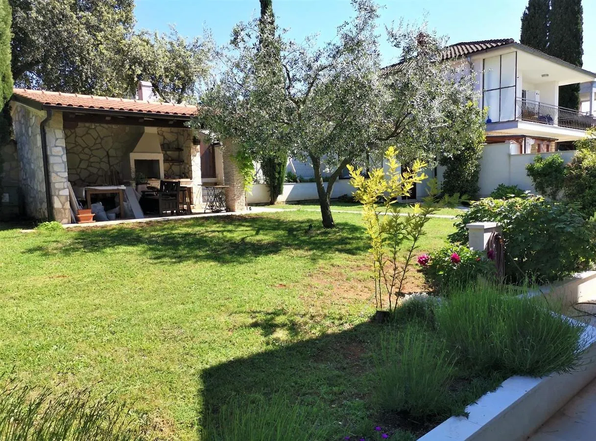 Apartments Dina Πούλα 0*,  Κροατία